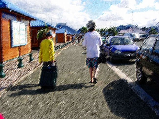 町並みの映像です。車社会ですが、車はどこにでも止めることができます