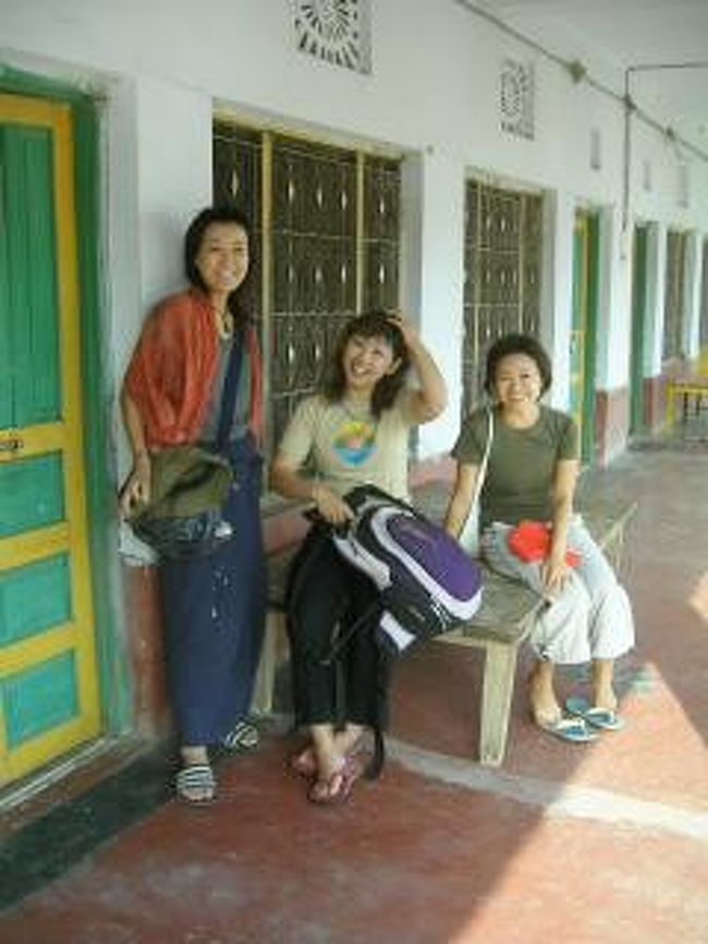 リシケシで出会った、ヨシカちゃん、アスカちゃん、そしてマレーシアから日本に戻る途中会いにきてくれて、一緒にヨガ修行をしたレイカ。