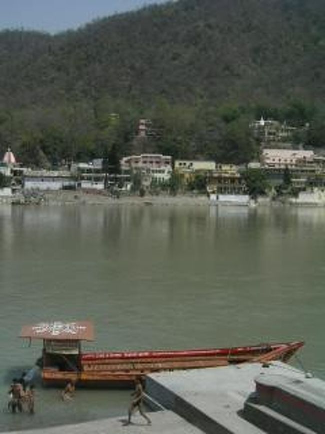 渡し舟。5ルピー？<br />未体験。