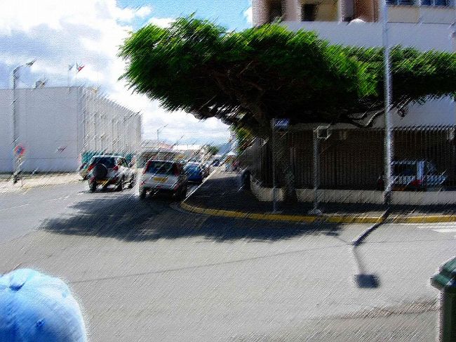 ココティエ広場から、市場へ行く途中の一枚です。歩いてもそれほど苦にならない距離です。10分くらいかな。