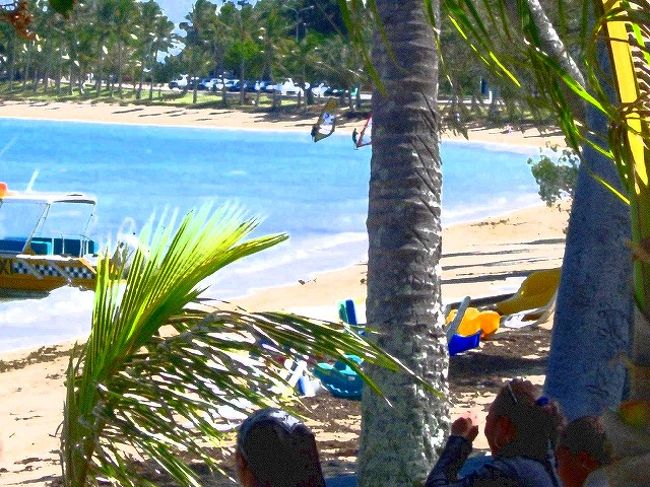 ホテルから出ると一面のビーチが広がっていました。