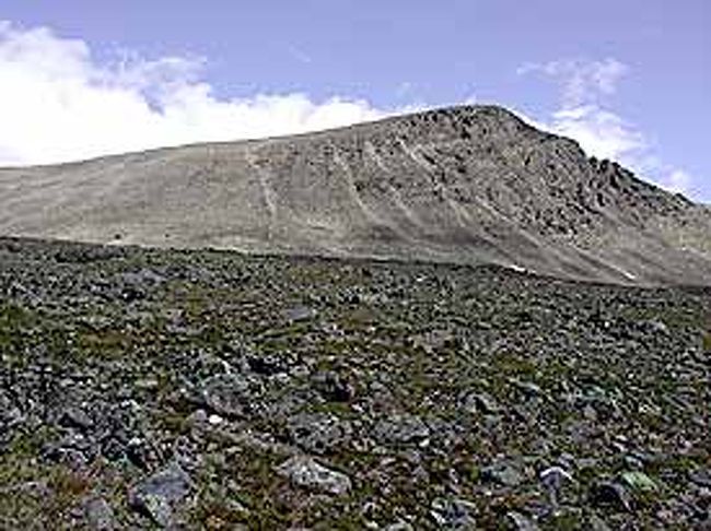 氷河の山の反対側は、雰囲気がとても違います。