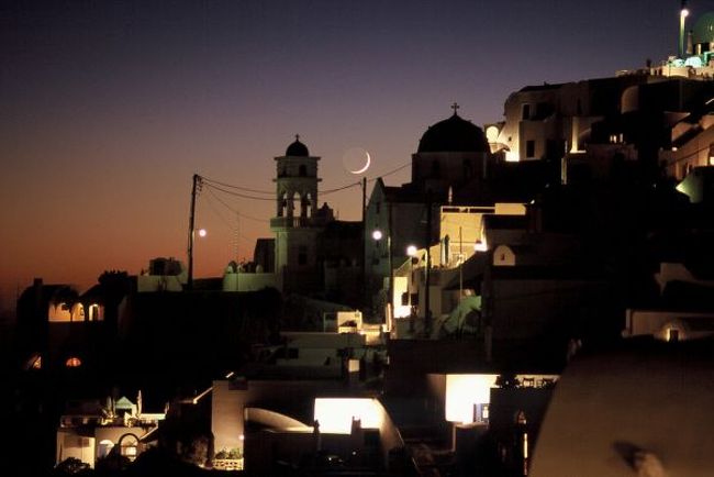 Imerovigliの教会の間に沈む三日月。最高の写真が撮れました。