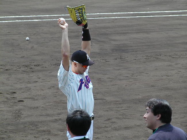 森本ヒチョリ選手も「のびのび〜！」体操で．．．