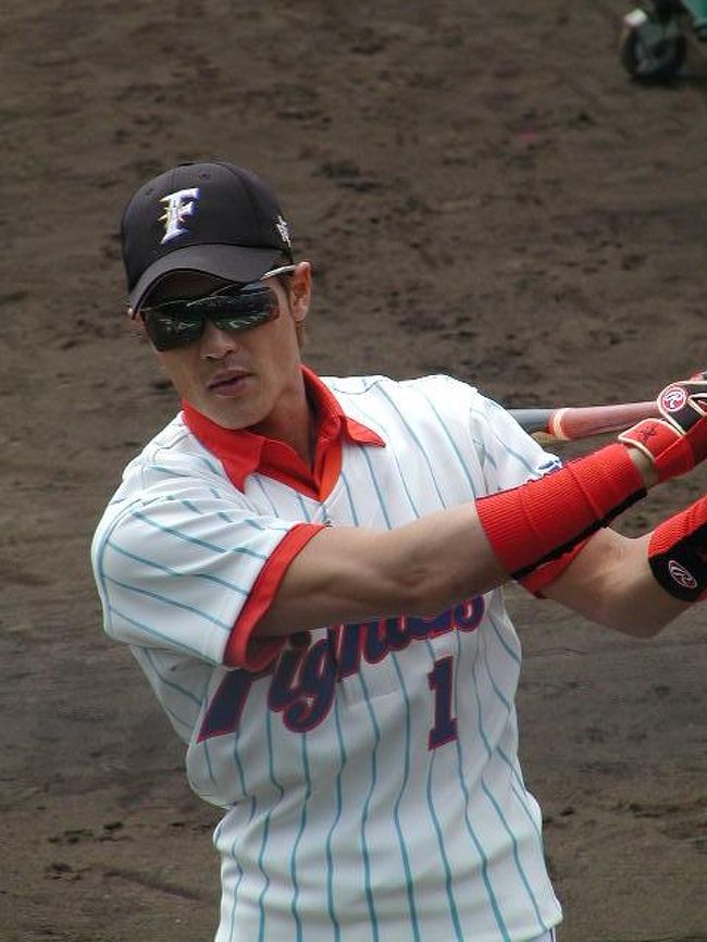 真打登場！カメラを構えていたら目の前に新庄選手が．．<br />ベストポジションでした！ＯＫ！＆Ｇｏｏｄ！<br />しかし！！かっこうがい〜い！