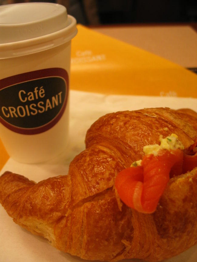 ５月２６日（１日目）<br />伊丹〜成田〜コペンへ<br />まずは成田で軽くクロワッサンを食べました。