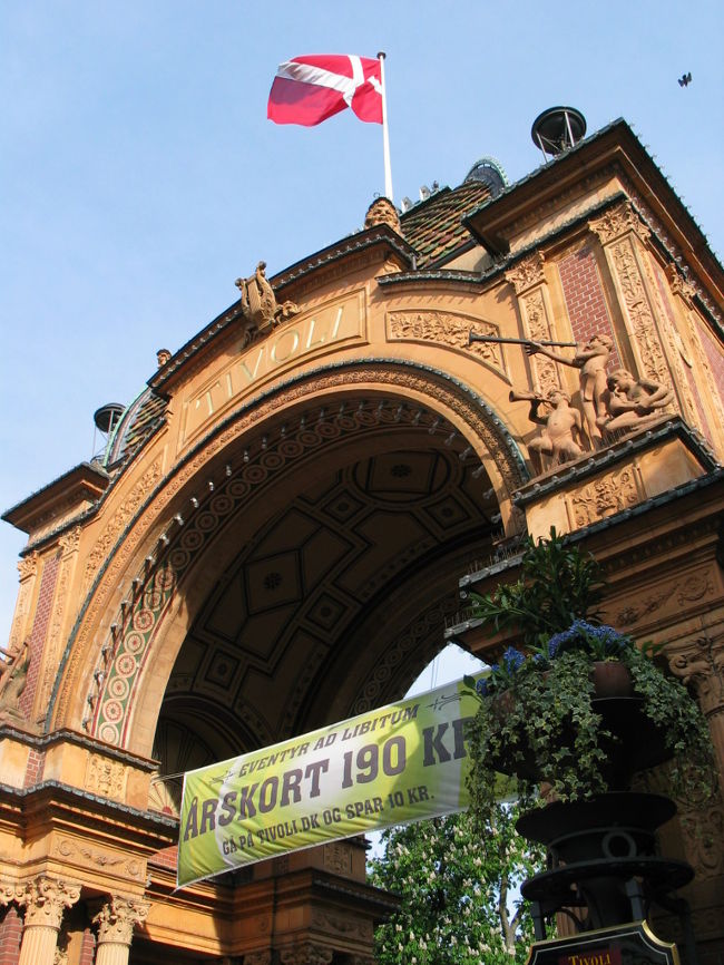 荷物を置いて街を歩きます。<br />想像していた以上に暑く感じました。。。暑いの苦手(>_