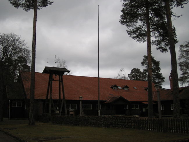駅前の道沿いにある古い家。<br />レトロでステキ★