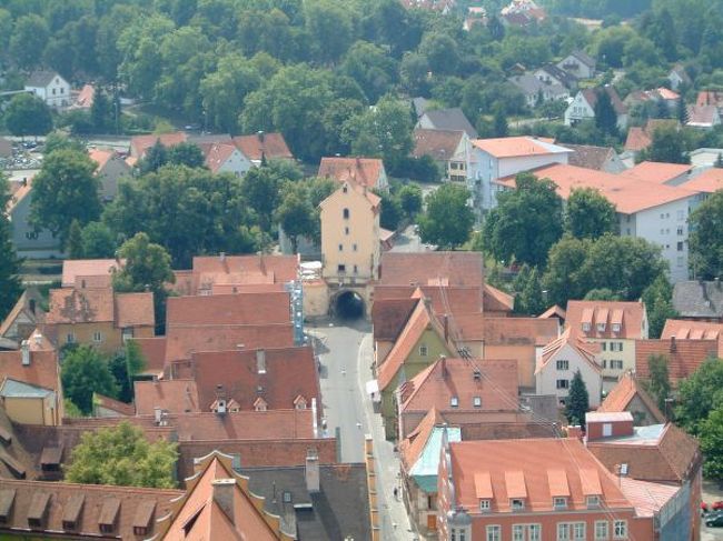 ネルトリンゲンの塔より。<br />街を囲む城郭には色々な形をした塔が。