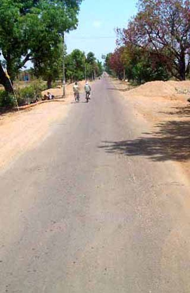 <br /><br />カジュラホからジャンスィーまではバスで移動