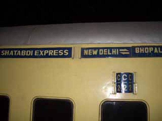 <br />Bhopal発-New Delhi行の<br />ShatabdiExpress(シャタブディ･エクスプレス)<br /><br />これは「世紀特急」という意味らしい