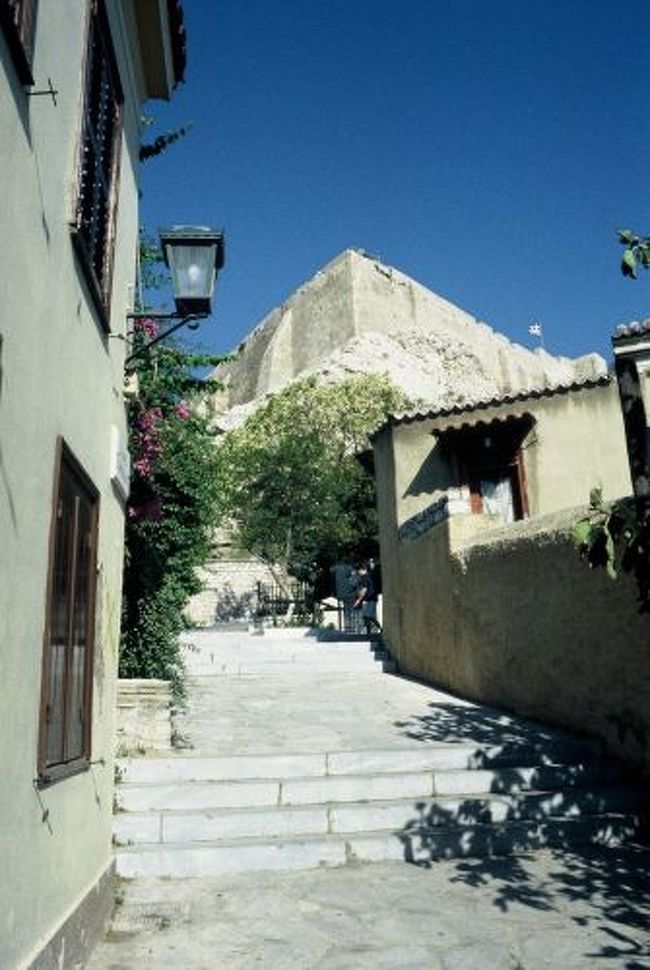 アクロポリスへあがる途中１。