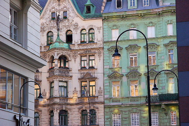 綺麗な色彩の建物