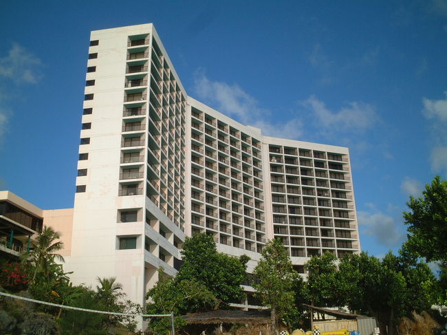 お世話になったグアムリーフホテル。<br />前回は某社格安ツアーでのｘｘｘｘホテルだったのでのですが、今回はとってもリゾート気分を味わえました。