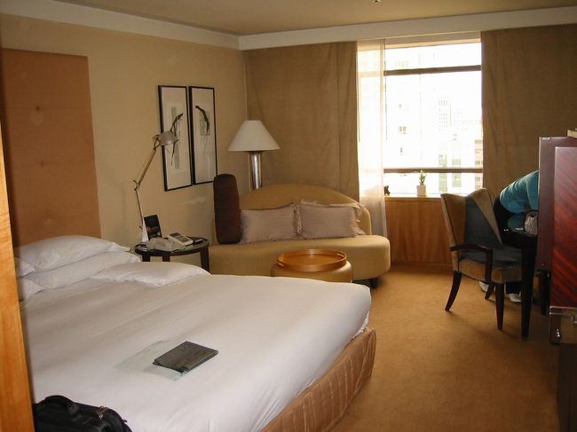 ソウル中心街は催し物があり、大混雑。仁川から１時間半かかってウェスティンホテル朝鮮へ。<br />枕がふっかふかで、気持ちよかった。