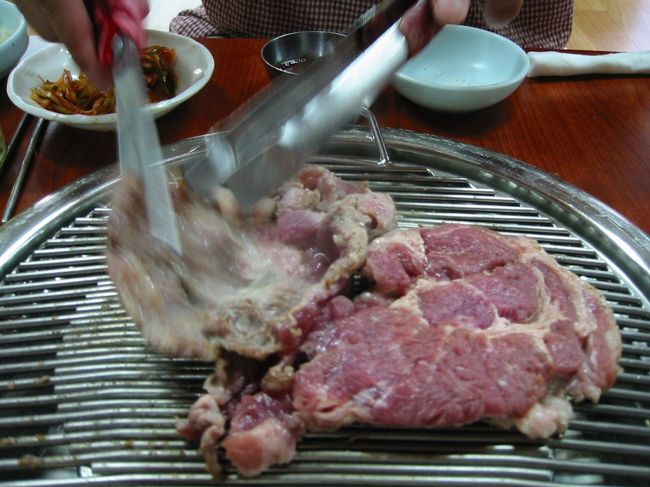 生カルビ１人前６０００㌆。安い。