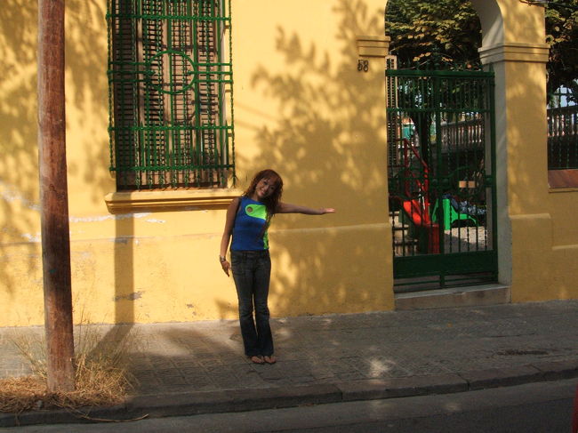 これが、アタシ達が１週間お世話になった、ユースホステルの正面ゲート。カタルーニャ市街からは大分遠いけど、その分、静かで内装も可愛くて最高でした(^.^)b