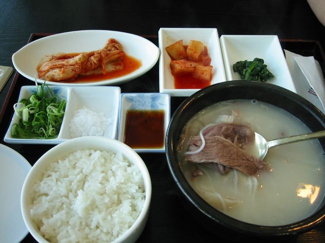 最終の４日目。<br />仁川国際空港内の「碧蹄カルビ」でソルロンタンと冷麺。<br />