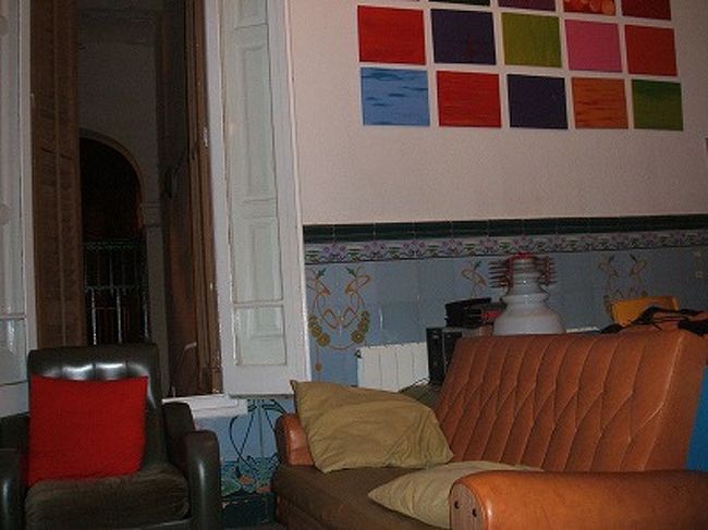 同じくロビーの、今度は内側から、マネージャーデスク横。内装とか壁画とか、いちいち可愛くて超ドツボでした☆