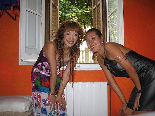 ラストの前日、チェックアウト前に、荷造りを済ませて記念に部屋で窓を背景にパチリ☆ホント素敵なとこだったけど、次に泊まるとしたら、交通アクセスを考えたらもう少しカタルーニャに近いとこにすると思う(^^;)でもでも、スタッフもめちゃくちゃいい人ばっかりだったし、最高でした☆