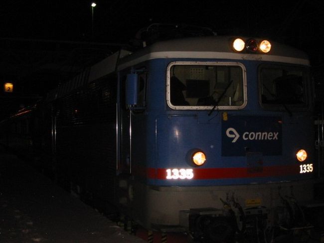 ノルドピレン（「北の矢」号）で、ノルウェーのナルビクへ向かう。６両編成で、ビュッフェ形式の食堂車がついている。<br />ナルビクは不凍港で、キルナの鉄鉱石を運び出すためにこの鉄道が造られた。