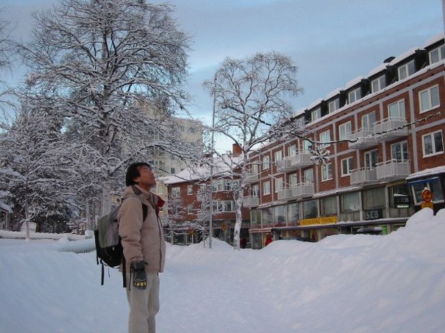 ３日目の１８日。昨日と同じようにサンドイッチをつくる。１０時ごろタクシー呼び、イェリバーレ散策。綺麗な町並み。