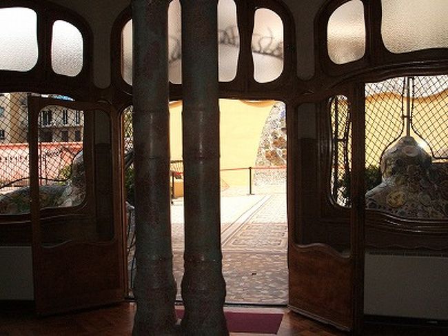 ２回中央のドアから出れる、コートヤード。次の写真が、外から撮ったコートヤードね。