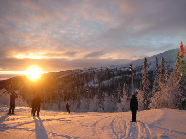 朝焼け。クロスカントリーする人が多くいた。