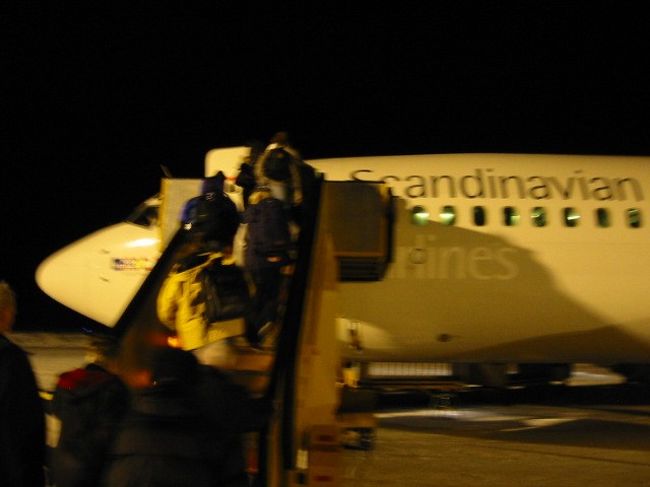 またまた飛行機にずーーっと乗っていなきゃならぬのか。