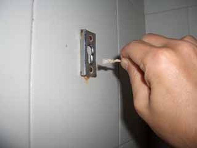 <br />ちょっと洗濯でも･･･なんて<br /><br />げ〜っ、ランドリーロープ、切れてんじゃん！ 