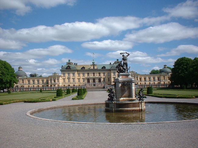 ドロットニングホルム宮殿。ベルサイユを真似て造ったそうです。