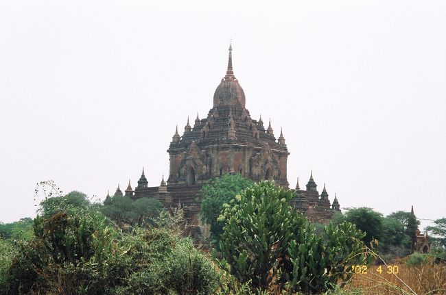 別角度からのティーローミィンロー寺院（だと思うですが･･･ ちょっと違うような気も･･･)。