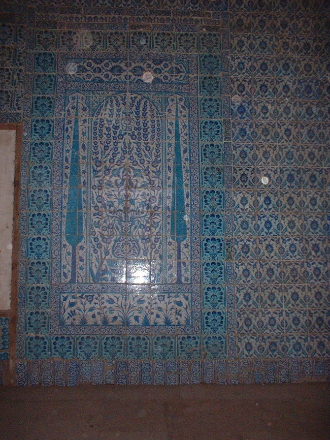 ブルー・モスクのタイル。なかなか暗くてうまく写真が撮れませんでした。本物はもっときれい。