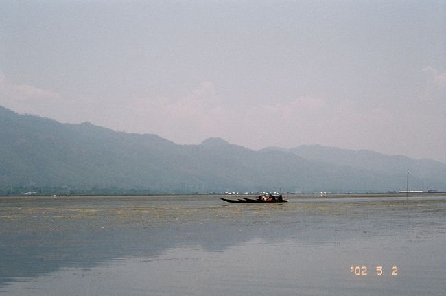 インレー湖は先に書いたように大きな湖ですので、とらえどころのない茫洋とした雰囲気です。