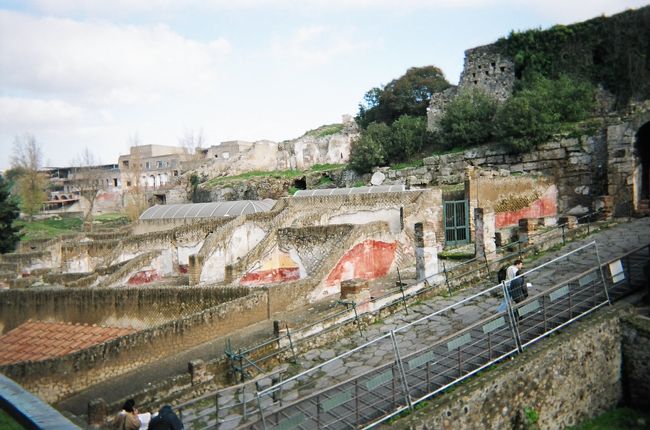 遺跡の中へ<br /><br />マリーナ門に続く坂道です