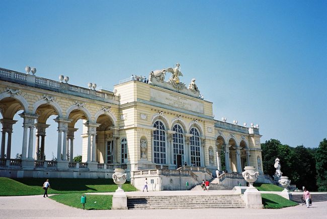 シェーンブルン宮殿のグロリエッテです。天気がよくて気分爽快でした。