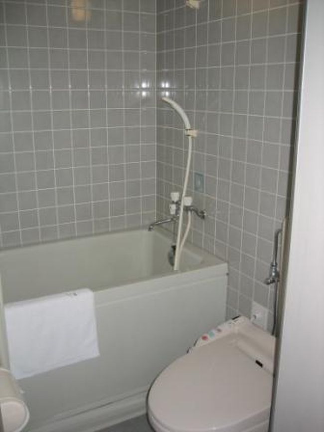 お風呂とトイレは、一体でした。<br />でも、お風呂は大浴場に行ったので使いませんでした。