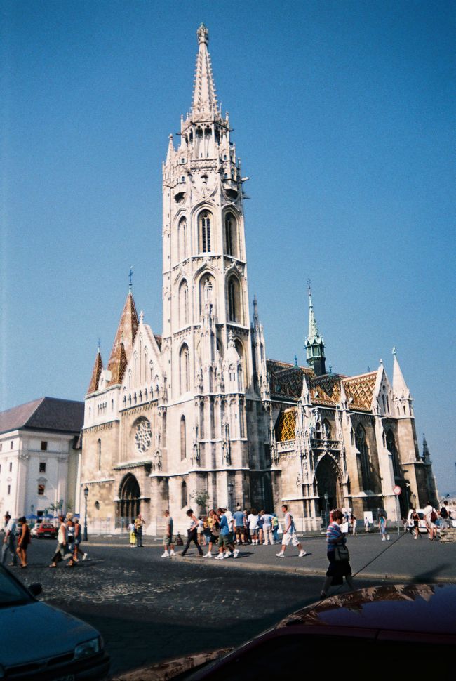マーチャーシュ教会です。王宮にあります。マーチャーシュといふ、中世ハンガリーの偉大な王様にちなんで名付けられた教会だそうです。