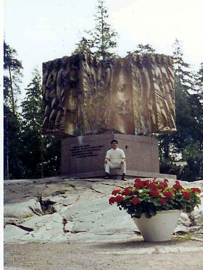 シベリウス公園。フィンランドの代表的作曲家、ジャン・シベリウス（１８６５−１９５７年）を記念して名付けられた。１９６７年にエイラ・ヒルトゥネンが制作したモニュメントがあった。