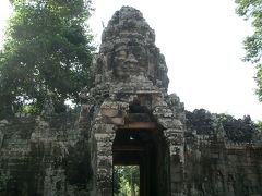 南大門をくぐりアンコール・トムの敷地内へ入ります。