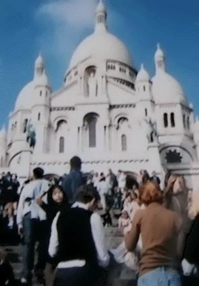 ←◇『サクレクール寺院にて♪』 <br /><br />オルセーを出てから地下鉄に乗って「サクレクール寺院」へ行きました。<br /><br />ここからはParisの街が一望できました！！<br /><br /><br />天気も良く街がキレイに見渡せましたが・・<br /><br /><br />大勢の観光客でごった返していました。