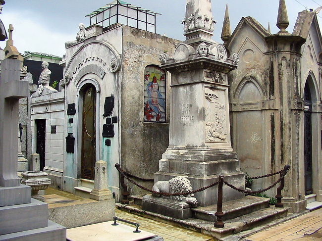 お金持ちのお墓