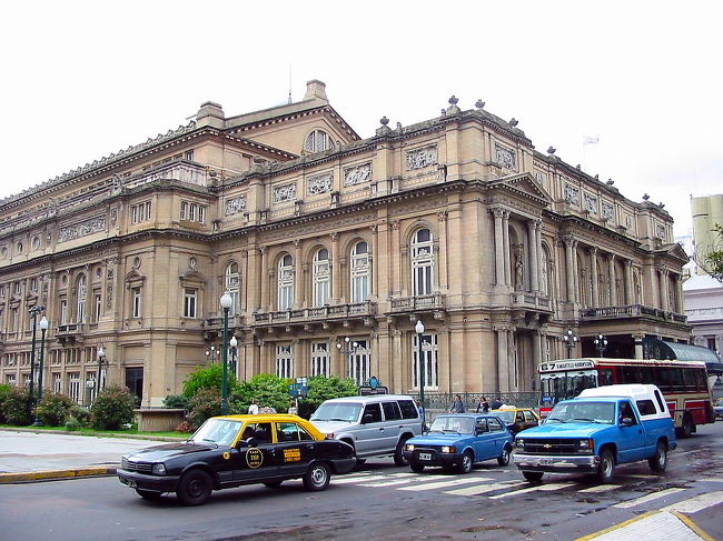 世界３大オペラ劇場のひとつ、コロン劇場