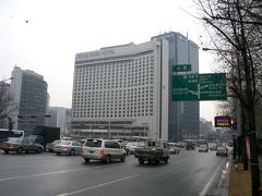 13:50　市庁（シチョン）前から


DMZ観光から帰ってきました。
2日目のソウル観光はソウル（Seoul）市庁（シチョン）近辺からスタートです。