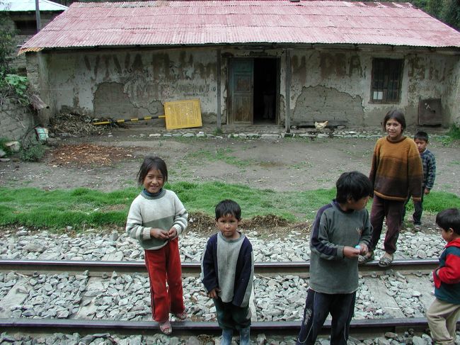 ☆列車を見つめる子供たち☆