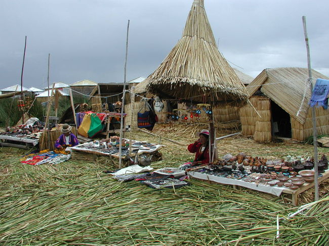 ☆ウロス島☆<br />この島で売ってた刺繍の布がすごくセンスが良くて素敵だった。。