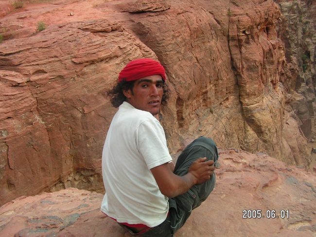 ペトラ遺跡<br /><br />ロバに乗せてくれた　ベドウィンの兄ちゃん