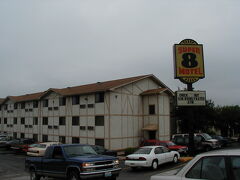 【モーテルを出発】

では、これからダウンタウンへ向かうことにします。
昨日もゲートウェイアーチからここまで来るのに30分程度かかったので、それくらいの時間は必要だと思い、9時頃に出発しました。
