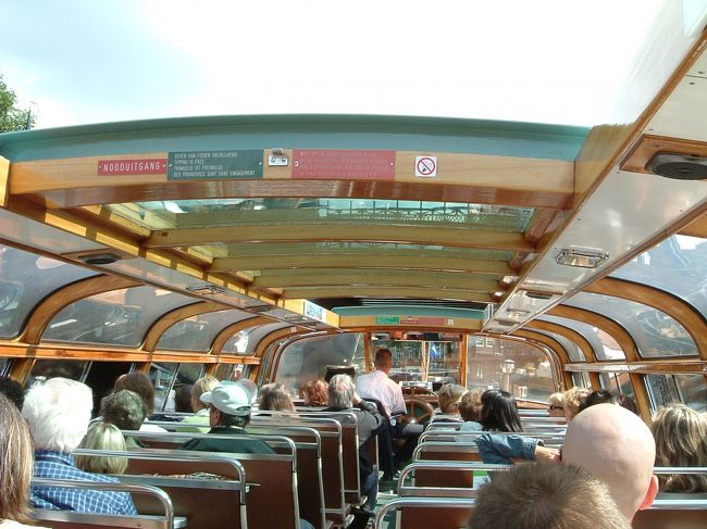 運河クルーズ船の中