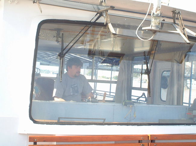 ドナウ川クルーズの操縦士さんです。